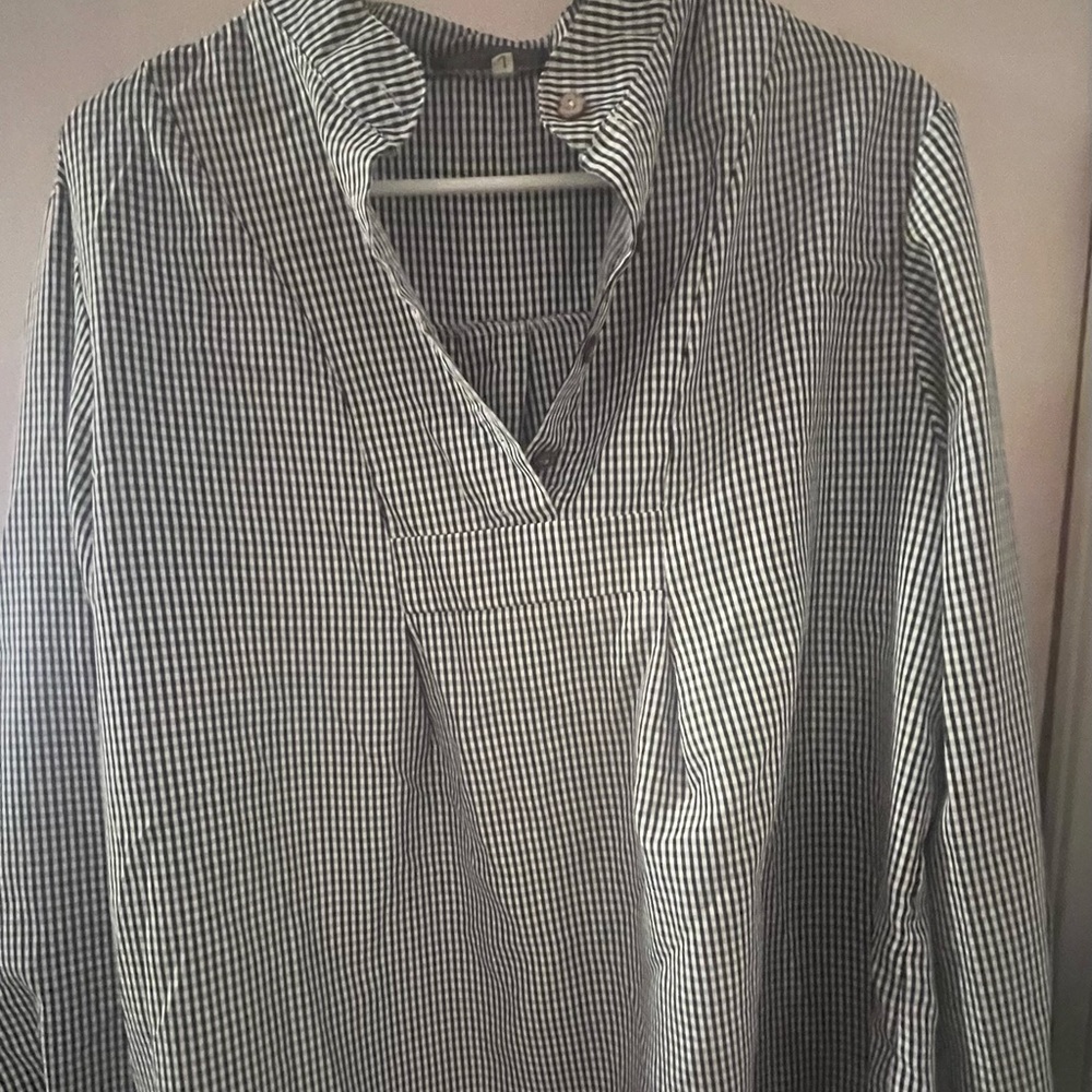 Coeur de Vague Blouse

• pattern
• business casual 
• black and white